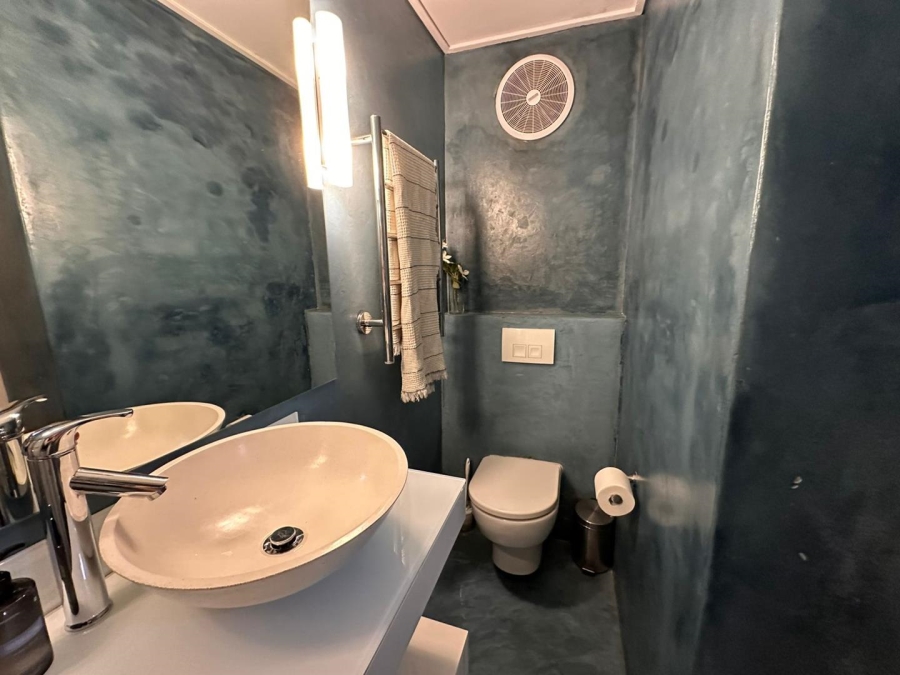 2 Bedroom Property for Sale in Vredehoek Western Cape